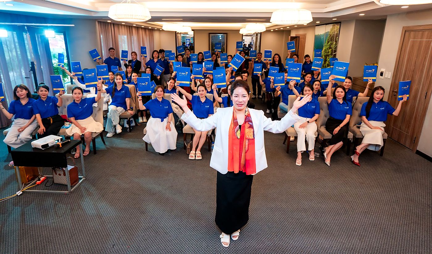 Tuyết giữa lớp học
